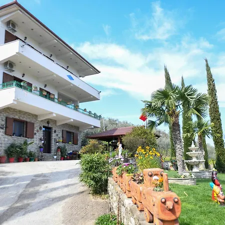 Solitude בית הארחה